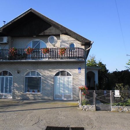 Rooms Mila Rezovac Екстер'єр фото