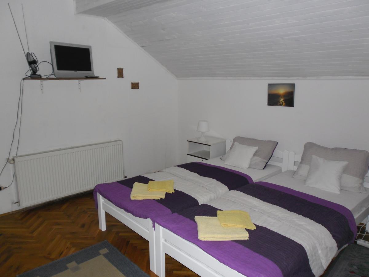 Rooms Mila Rezovac Екстер'єр фото
